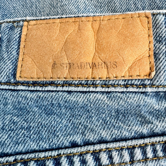 Stradivarius Light Wash Blue Straight Wide Leg High Rise Raw Hem Jeans Size 4 - Picture 3 of 9